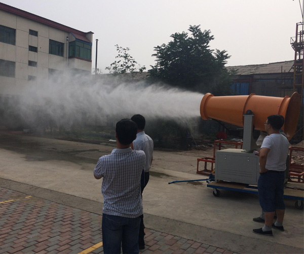 河北东光客户来公司参观除尘喷雾机